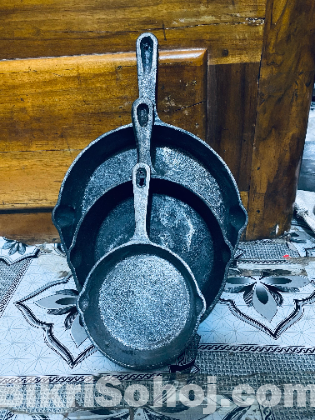 Cast iron frying pan